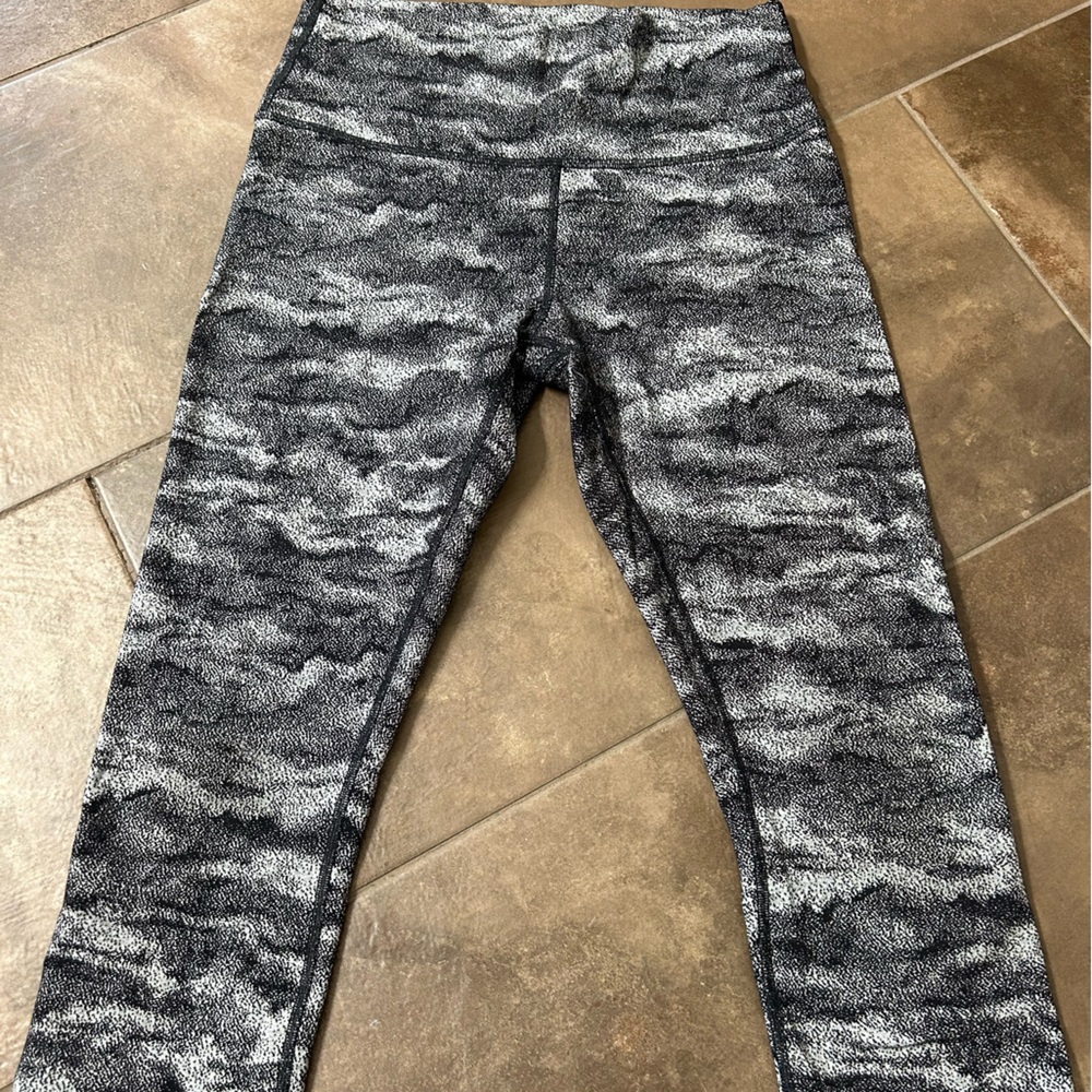 lululemon athletica Gray & Black Camo Leggings